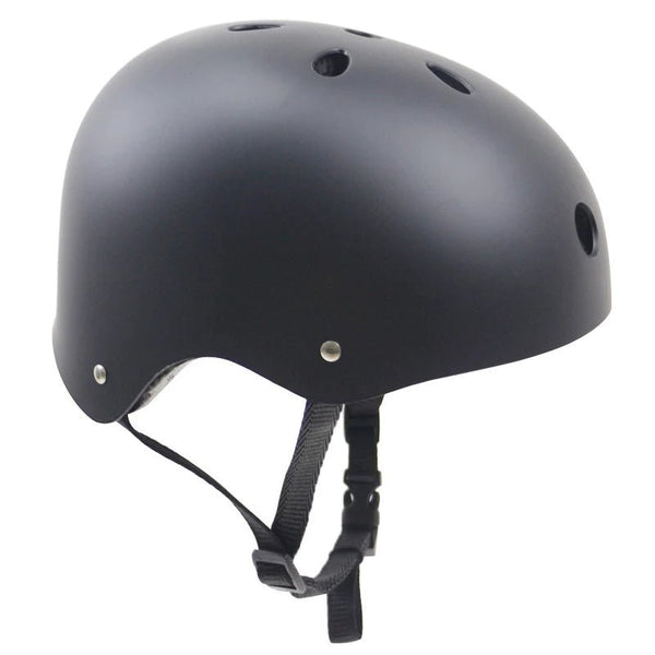 Vista laterale del casco con cinturino regolabile per il mento e chiusura a scatto