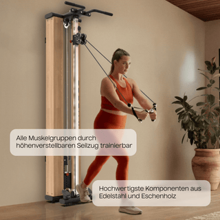 Fitness Seilzugturm von TWHEELS aus Eichenholz fürs Krafttraining.