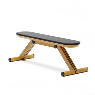 TWHEELS Hantelbank aus Eichenholz mit schwarzem Polster, Studioaufnahme fürs Home-Gym.