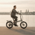 TWHEELS E-Bike City Faltrad in Cremegrün, gefahren entlang der Zürichsee-Promenade
