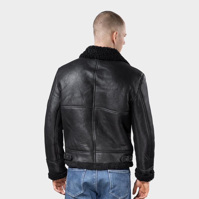 GÖTTIG Shearling-Lederjacke Schwarz, Rückenansicht mit Teilungsnähten und seitlichen Schnallen