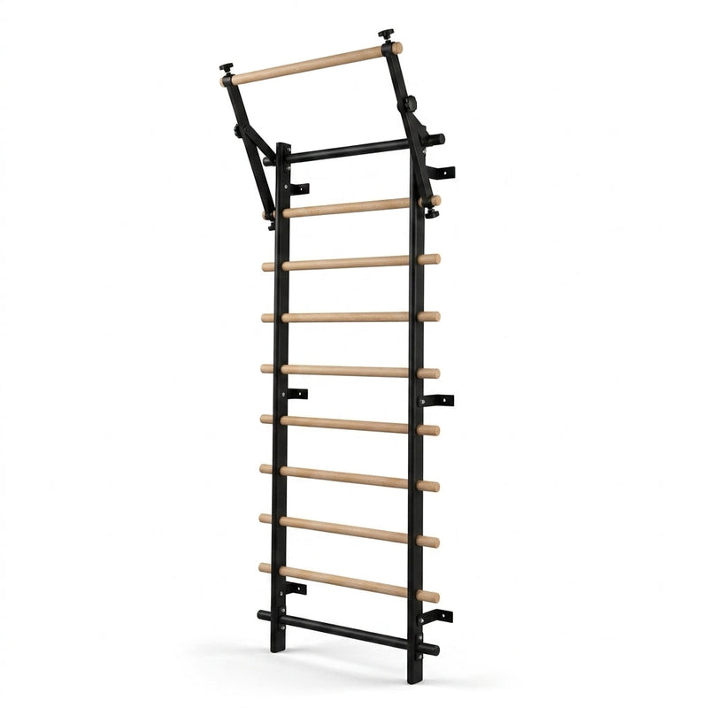 TWHEELS Sprossenwand aus schwarzem Stahl und Buchenholz mit Pull-up- und Dip-Station auf weissem Hintergrund.